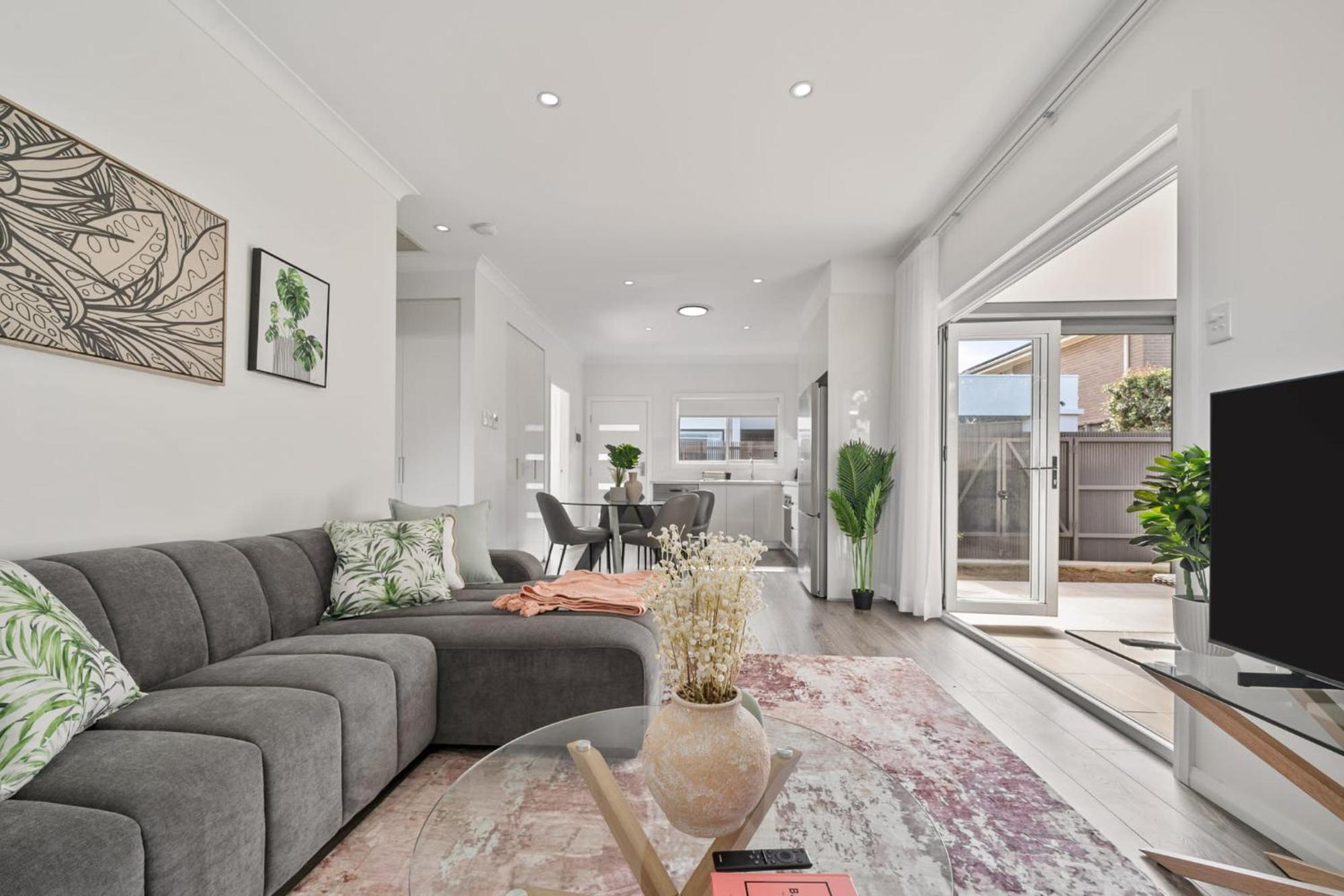 Apartment Modern 2 Bedroom Oasis 4 Mins Drive To The Sydney