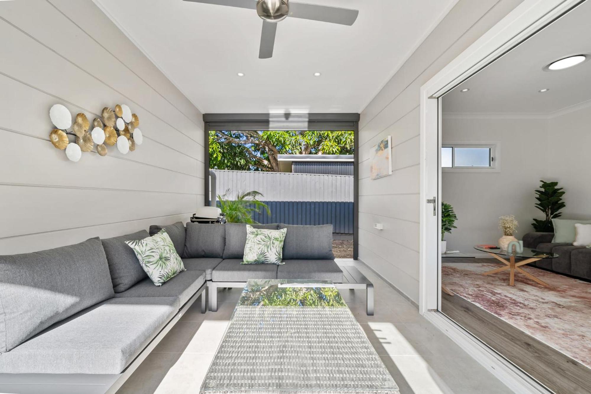 Modern 2 Bedroom Oasis 4 Mins Drive To The Apartment *
