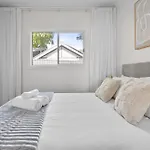 Modern 2 Bedroom Oasis 4 Mins Drive To The Beach