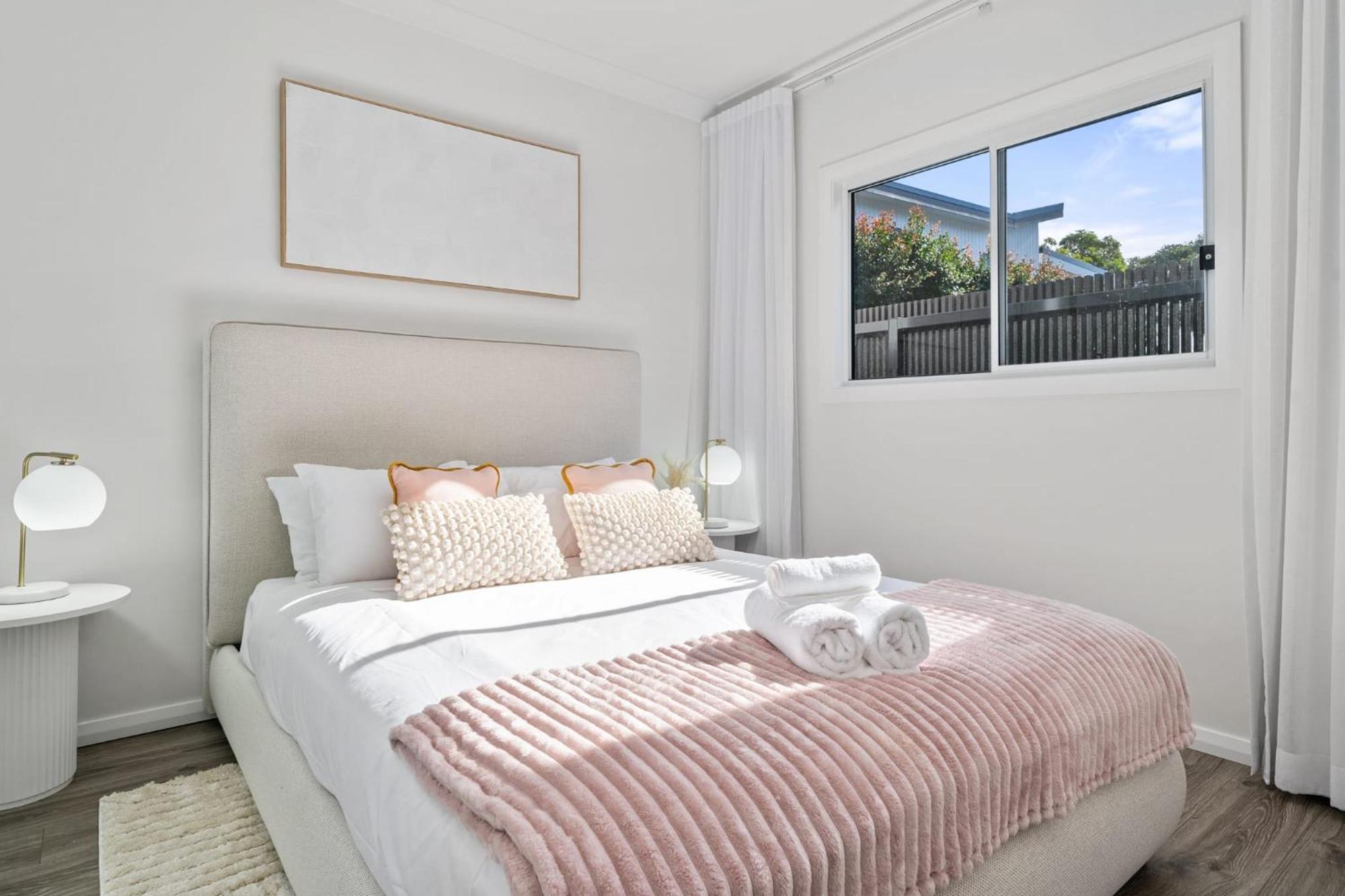 Apartment Modern 2 Bedroom Oasis 4 Mins Drive To The Sydney