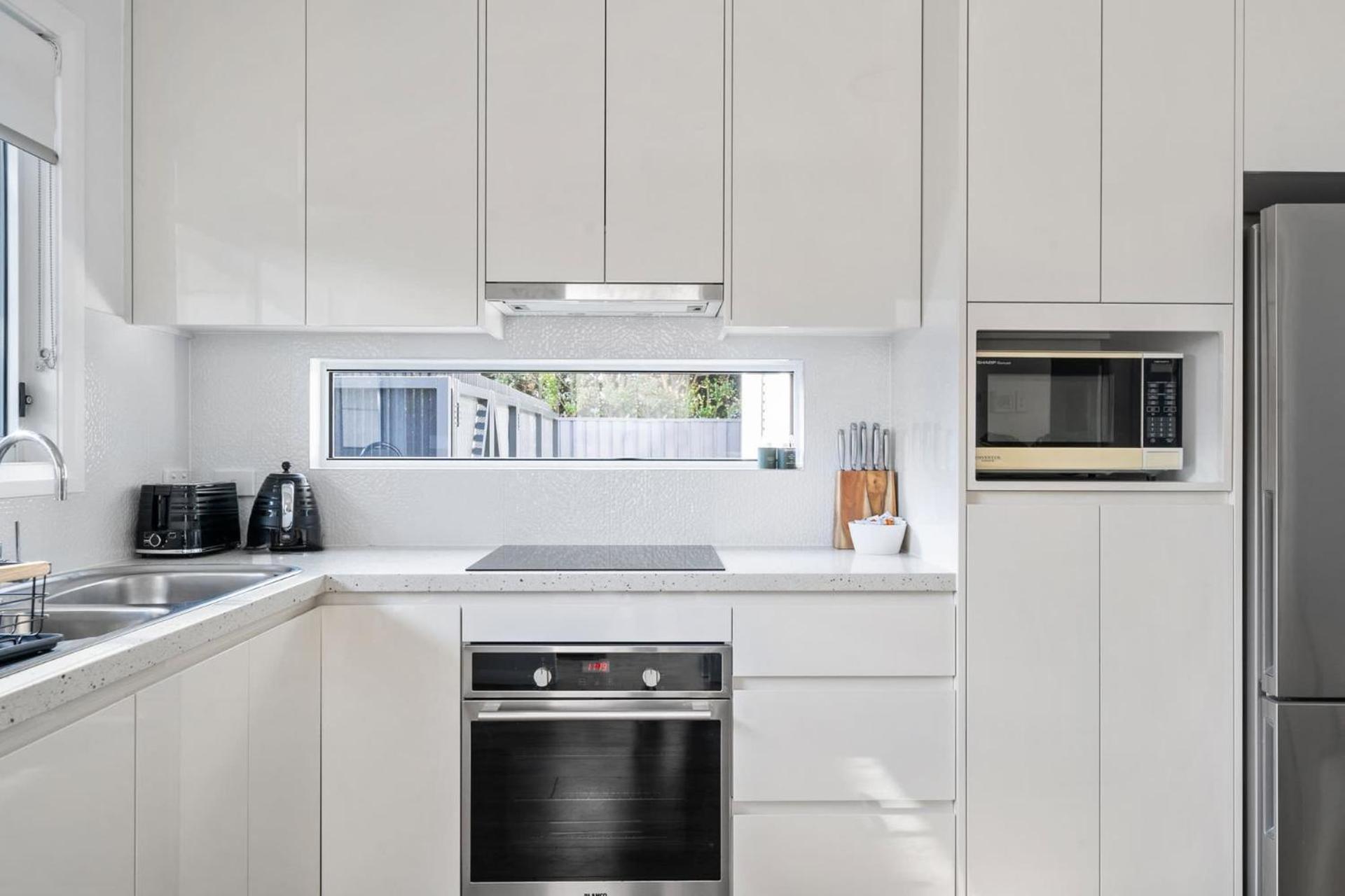 Modern 2 Bedroom Oasis 4 Mins Drive To The * Sydney