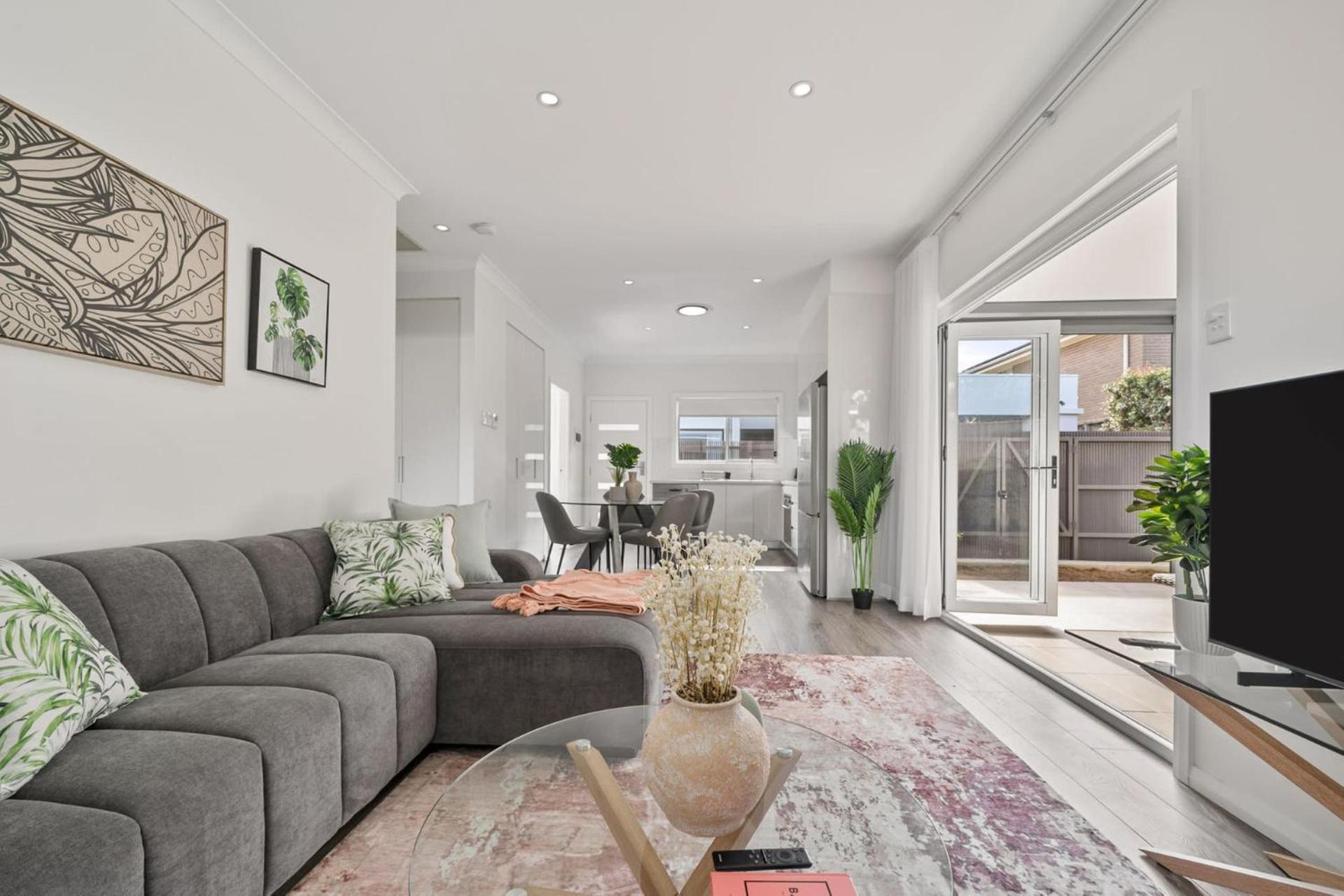 Apartment Modern 2 Bedroom Oasis 4 Mins Drive To The Sydney