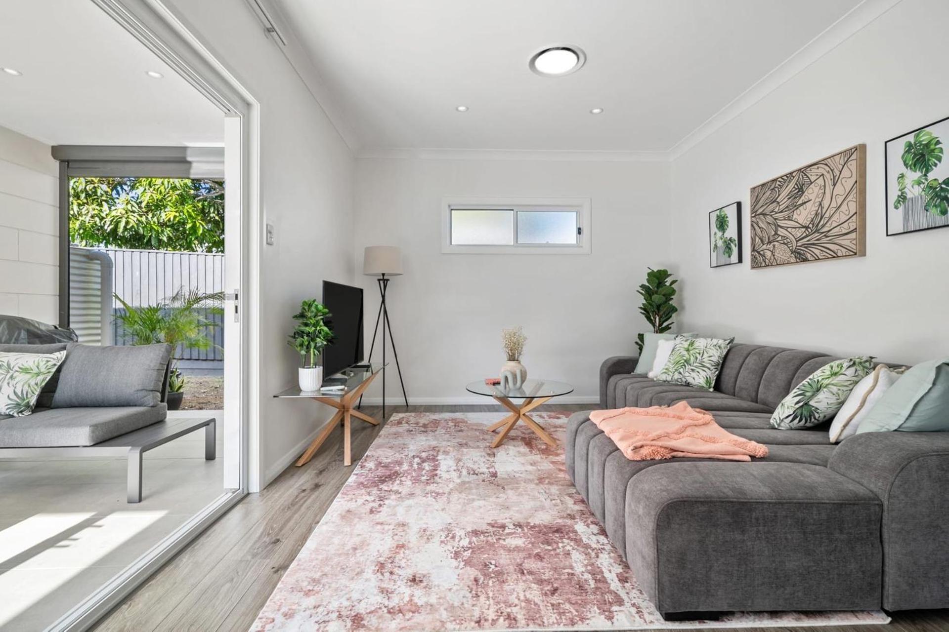 Modern 2 Bedroom Oasis 4 Mins Drive To The * Sydney