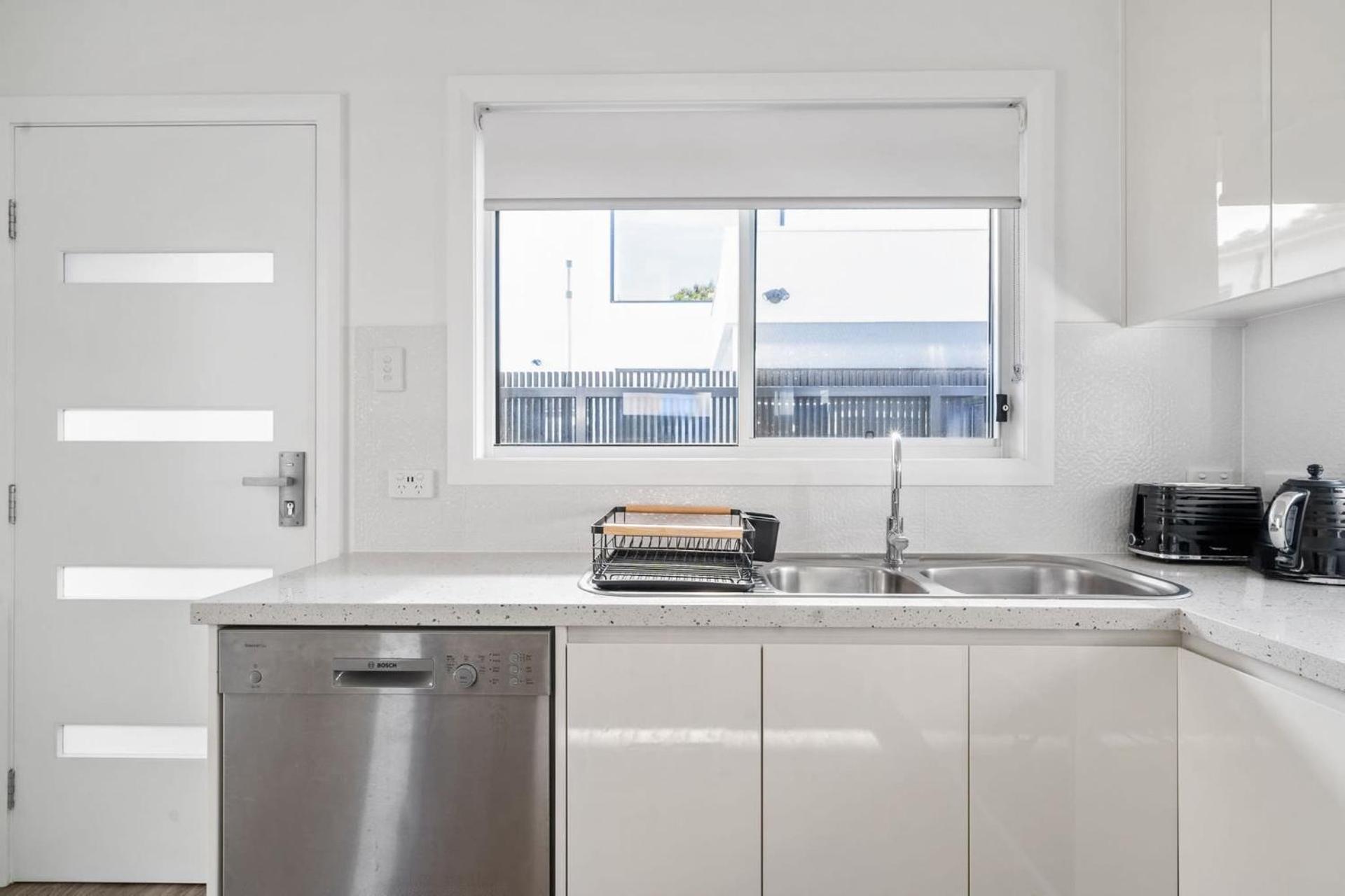 Modern 2 Bedroom Oasis 4 Mins Drive To The Apartment *