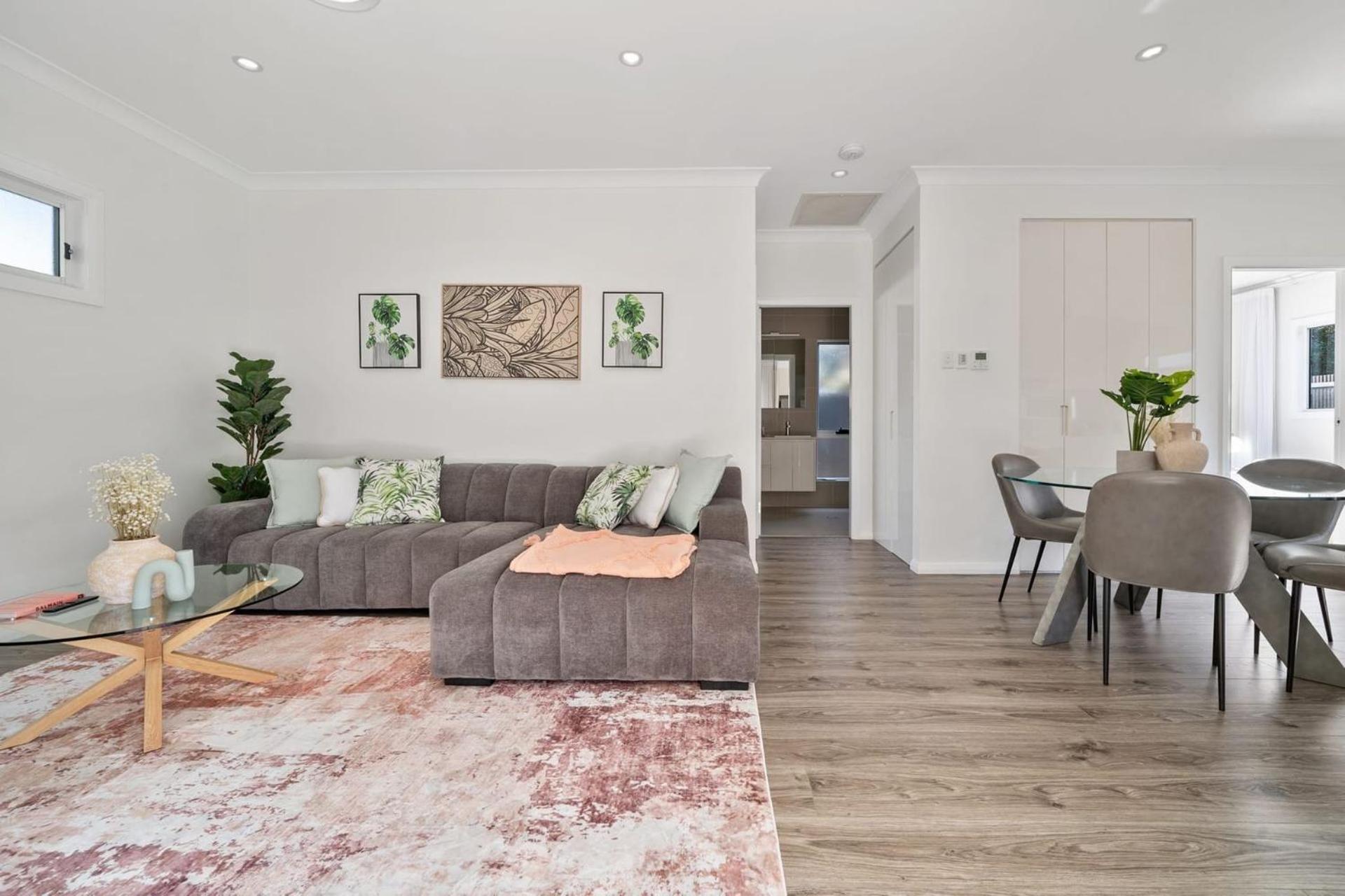 Modern 2 Bedroom Oasis 4 Mins Drive To The Apartment Sydney
