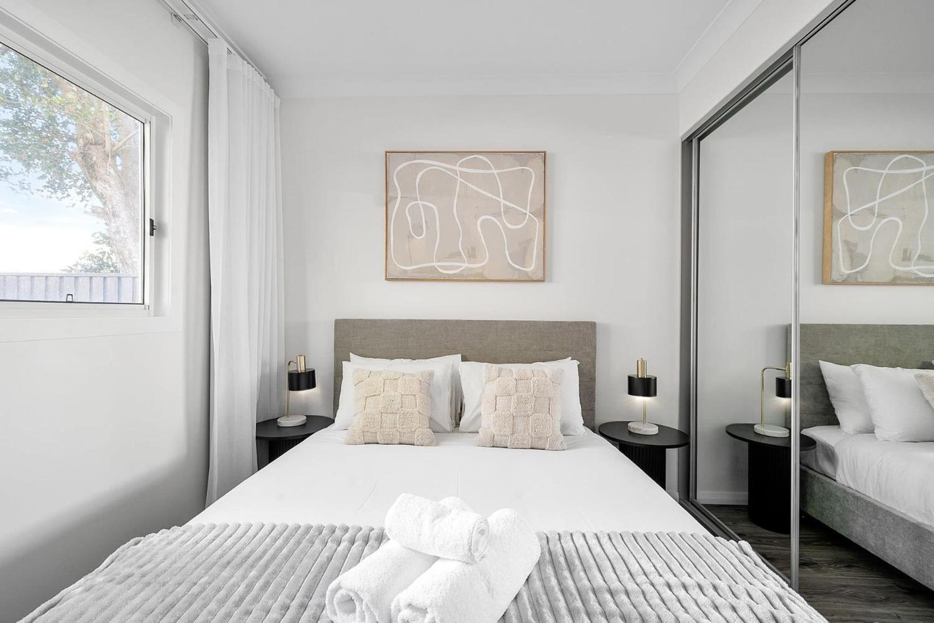 Apartment Modern 2 Bedroom Oasis 4 Mins Drive To The Sydney