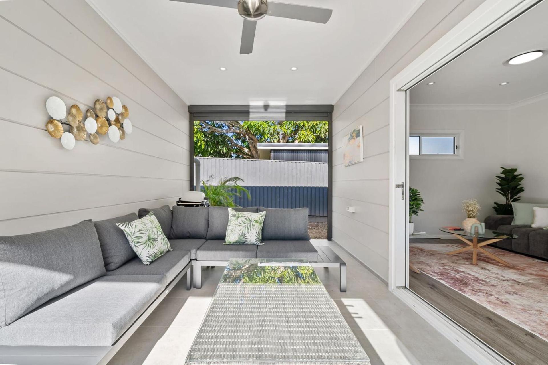 Modern 2 Bedroom Oasis 4 Mins Drive To The Sydney